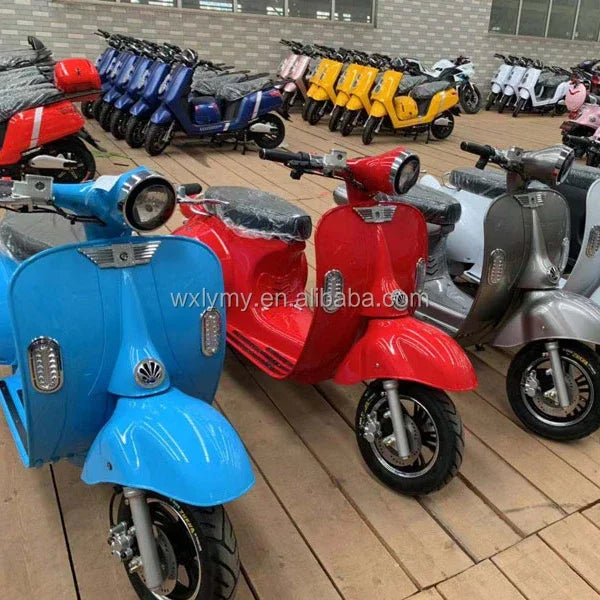 The latest new energy  battery Classic vintage 1500w 45km/h speed electric scooter model EEC/COC Electric Motorcycle Scooter