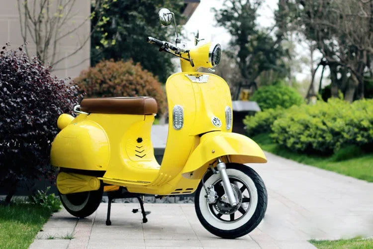 The latest new energy  battery Classic vintage 1500w 45km/h speed electric scooter model EEC/COC Electric Motorcycle Scooter